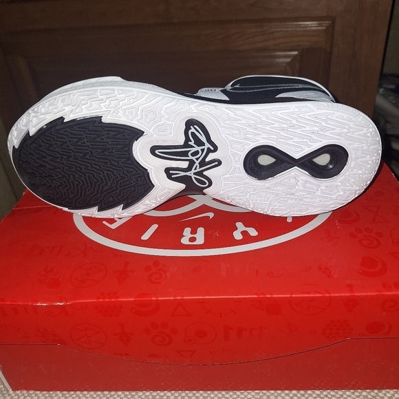 Athletic_Shoes